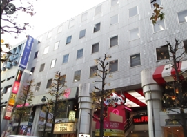 【渋谷駅徒歩4分 1F フィンガーアベニュー沿いの店舗物件(35128)【飲食可】】