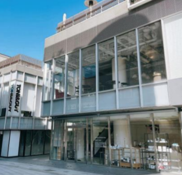 【表参道駅徒歩3分 1-2F一括 駅近!ガラス張りのメゾネット店舗区画(35284)【軽飲食可】】