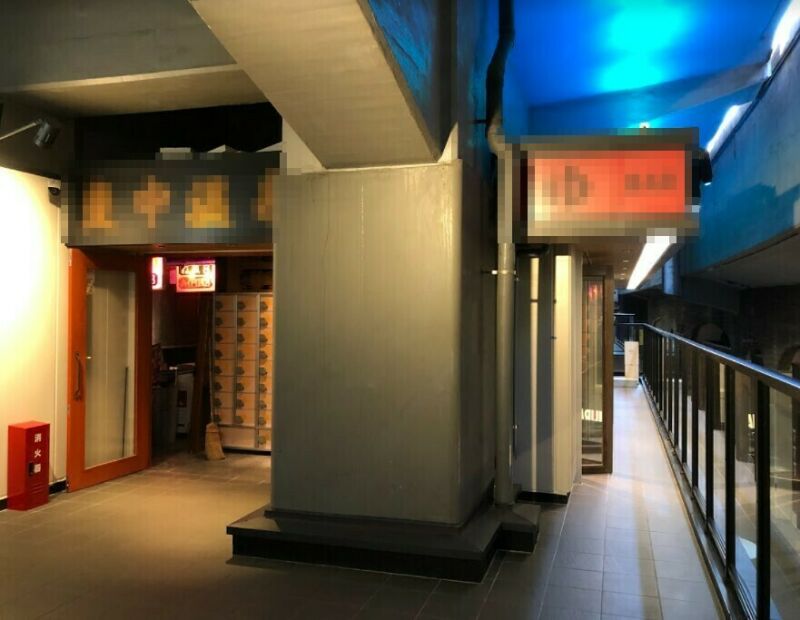 【新橋駅 徒歩2分 現況:ガールズバー 裏コリドー2階の居抜き物件 【何業も可】】