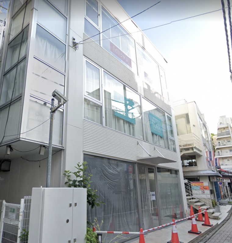 明治神宮徒歩３分の全面ガラス張りの視認性抜群なテナントです サロン 物販 カフェに最適です 居抜き物件 居抜き店舗 貸店舗での開業ならテンポスマート